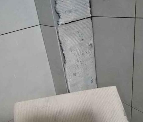 丘北瓷砖空鼓维修公司分享下厨房瓷砖脱落的补救措施。